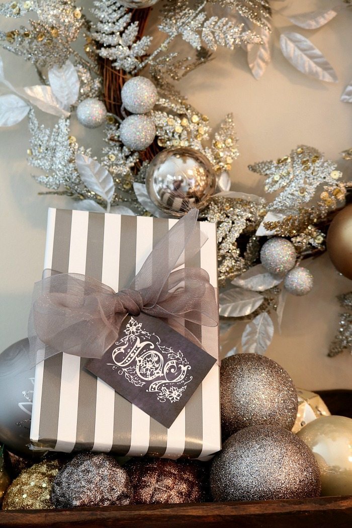 Print these free chalkboard gift tags for your Christmas gifts