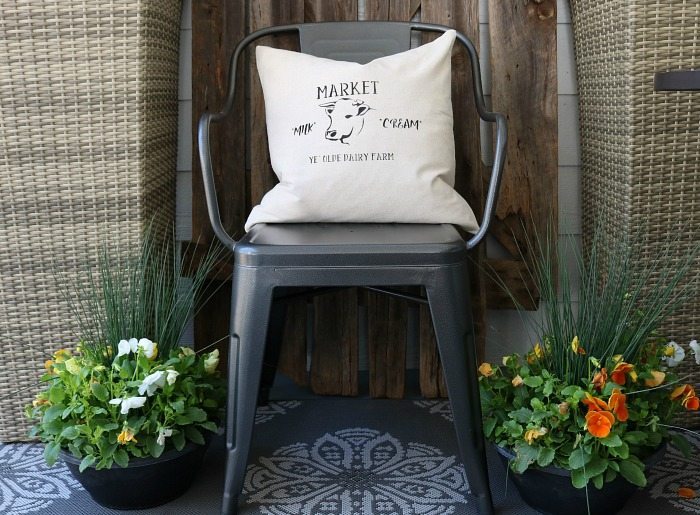 Make this quick and easy farmhouse pillow cover