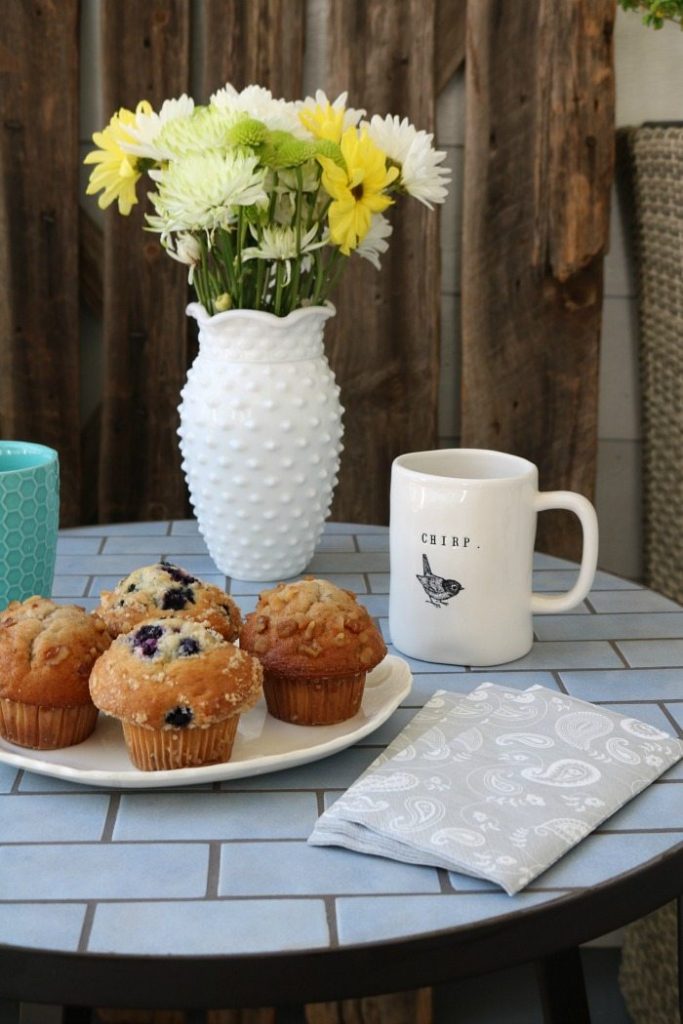 Tiled table in the perfect shade of blue