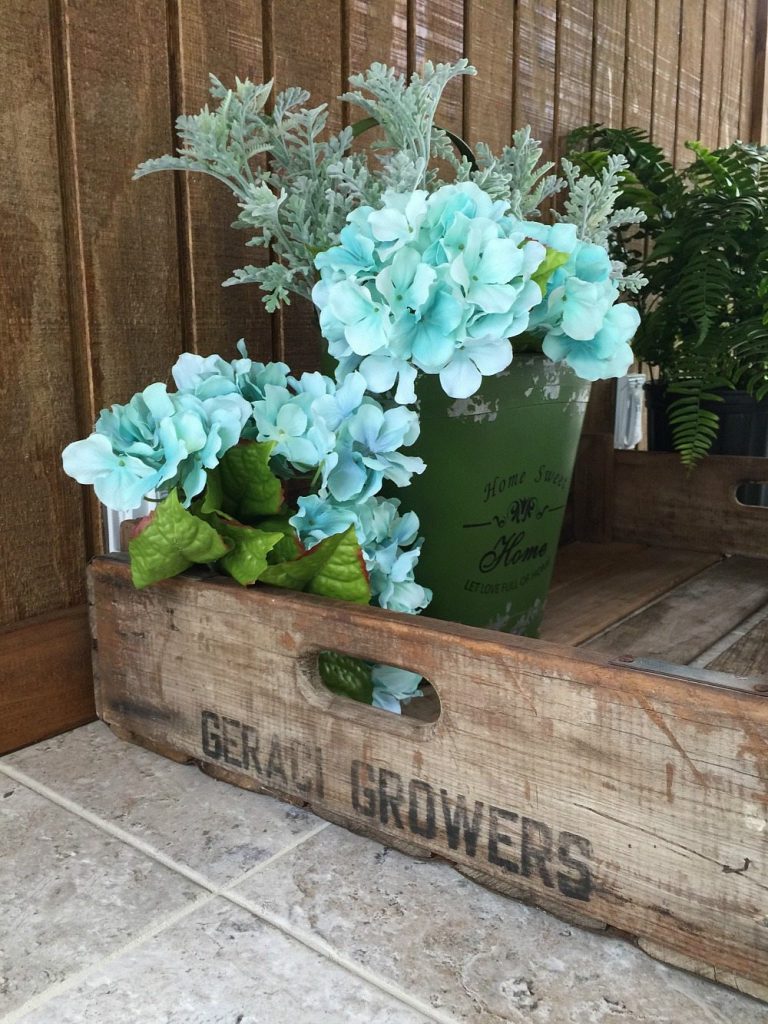 Love these farmhouse flower trays