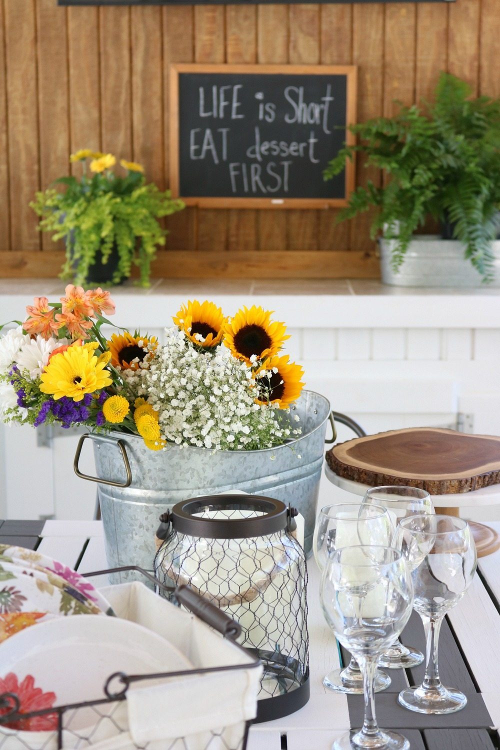 Entertaining outside with melamine and fresh flowers