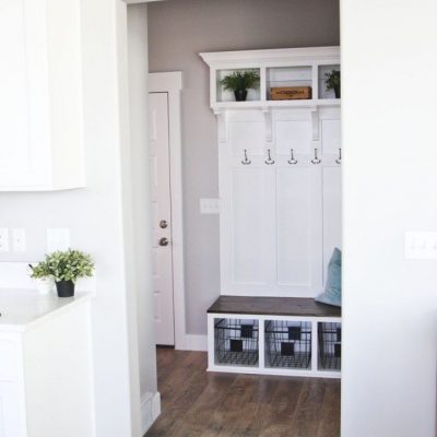 cool-mudroom-bench-area-682x1024