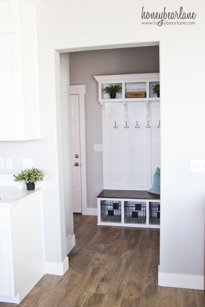 cool-mudroom-bench-area-682x1024