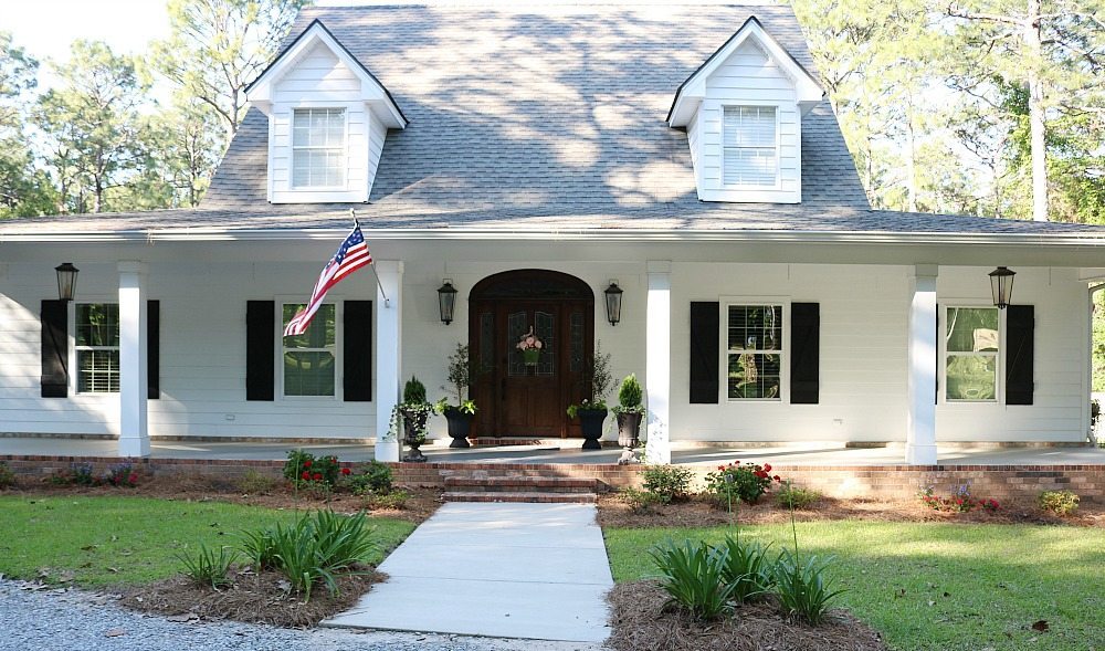 Curb appeal for the Alabama farmhouse add colorful plants