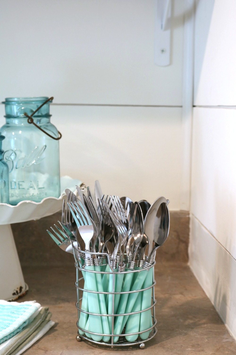 https://refreshrestyle.com/wp-content/uploads/2017/06/Set-of-turquoise-aqua-silverware-from-Hobby-Lobby-perfect-for-summer-at-Refresh-Restyle-farmhouse-cottage.jpg