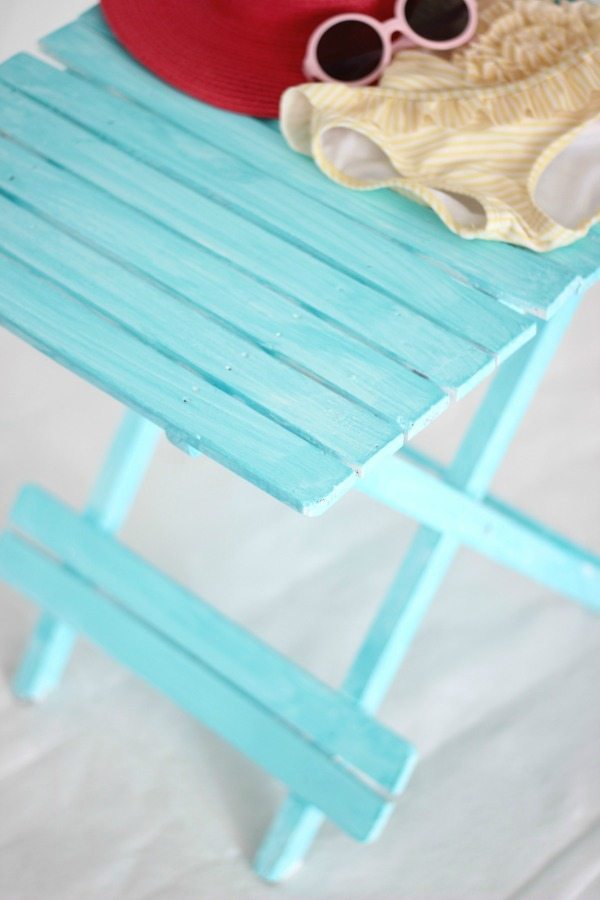 how-to-create-a-beachy-colored-look-with-paint-3