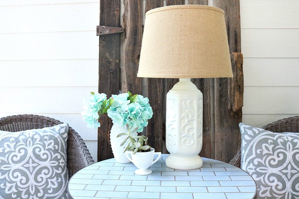 Simple lamp makeover with spray paint