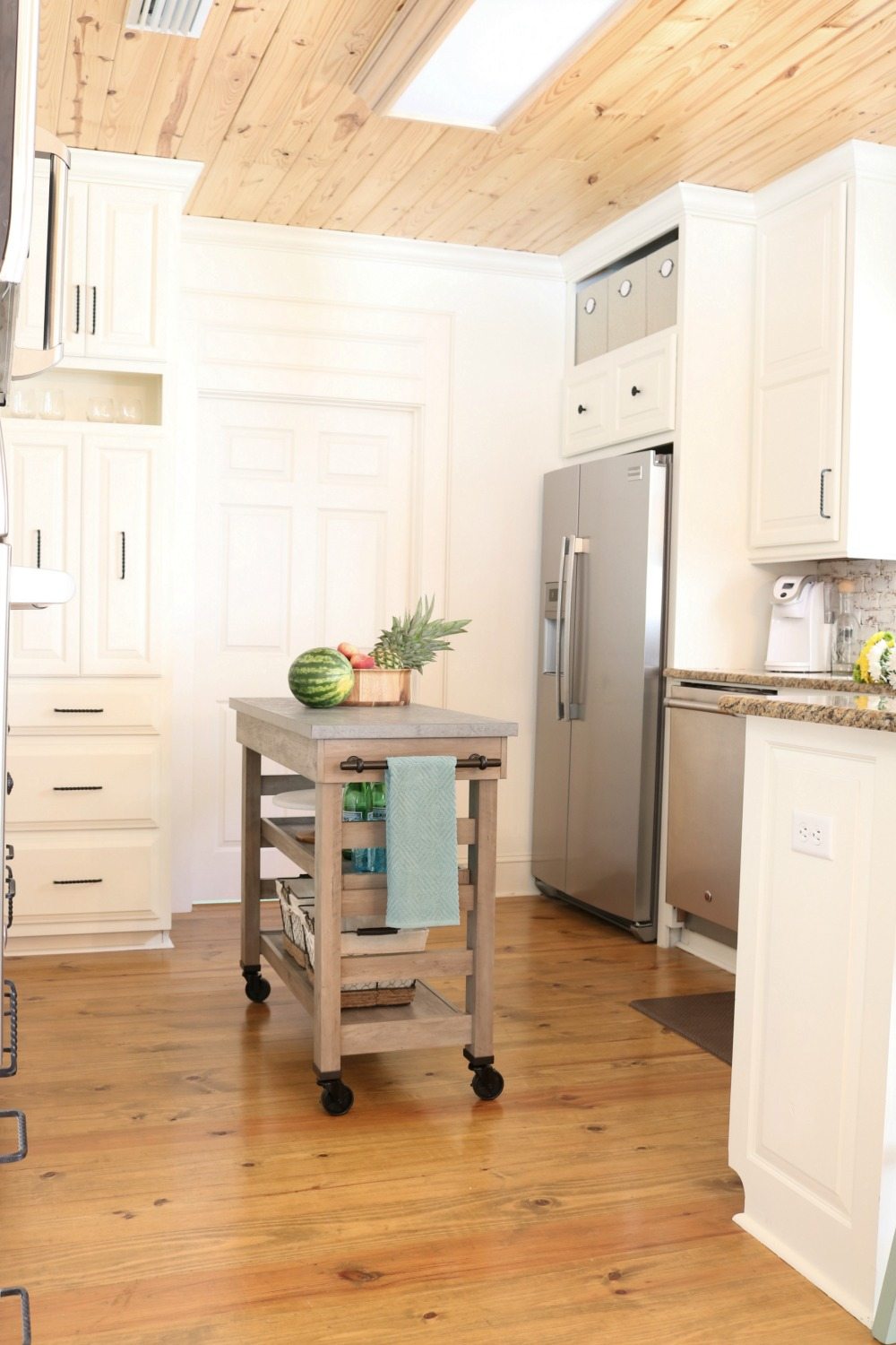 Cart on wheels perfect for a kitchen island