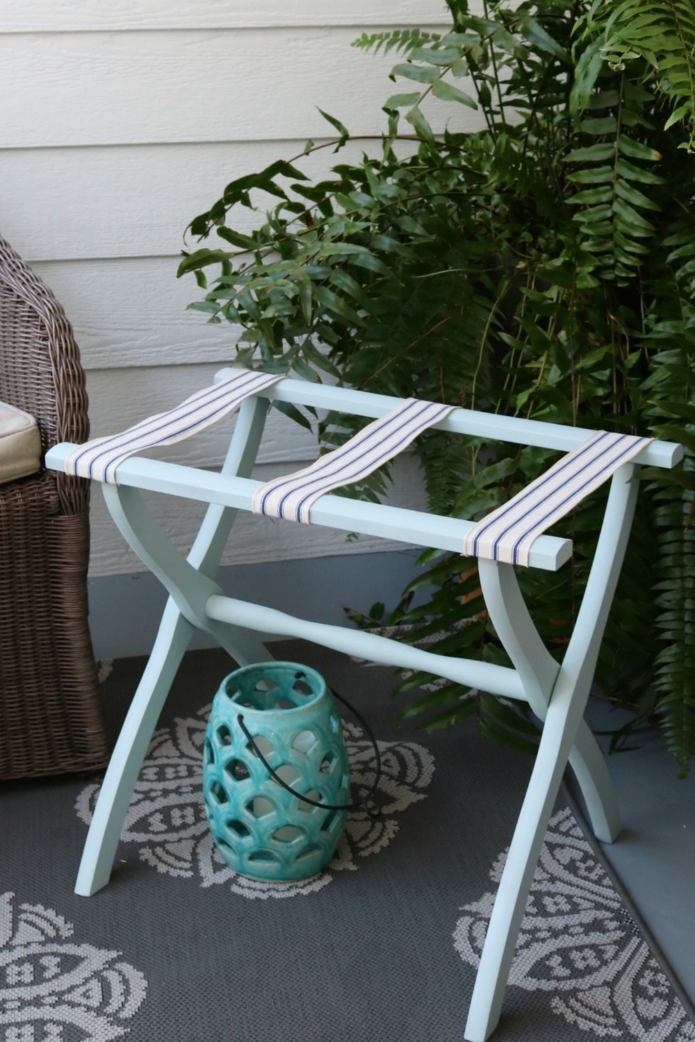 Luggage rack makeover with Rustoleum Spray Chalk paint