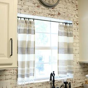 https://refreshrestyle.com/wp-content/uploads/2017/09/DIY-kitchen-curtain.jpg