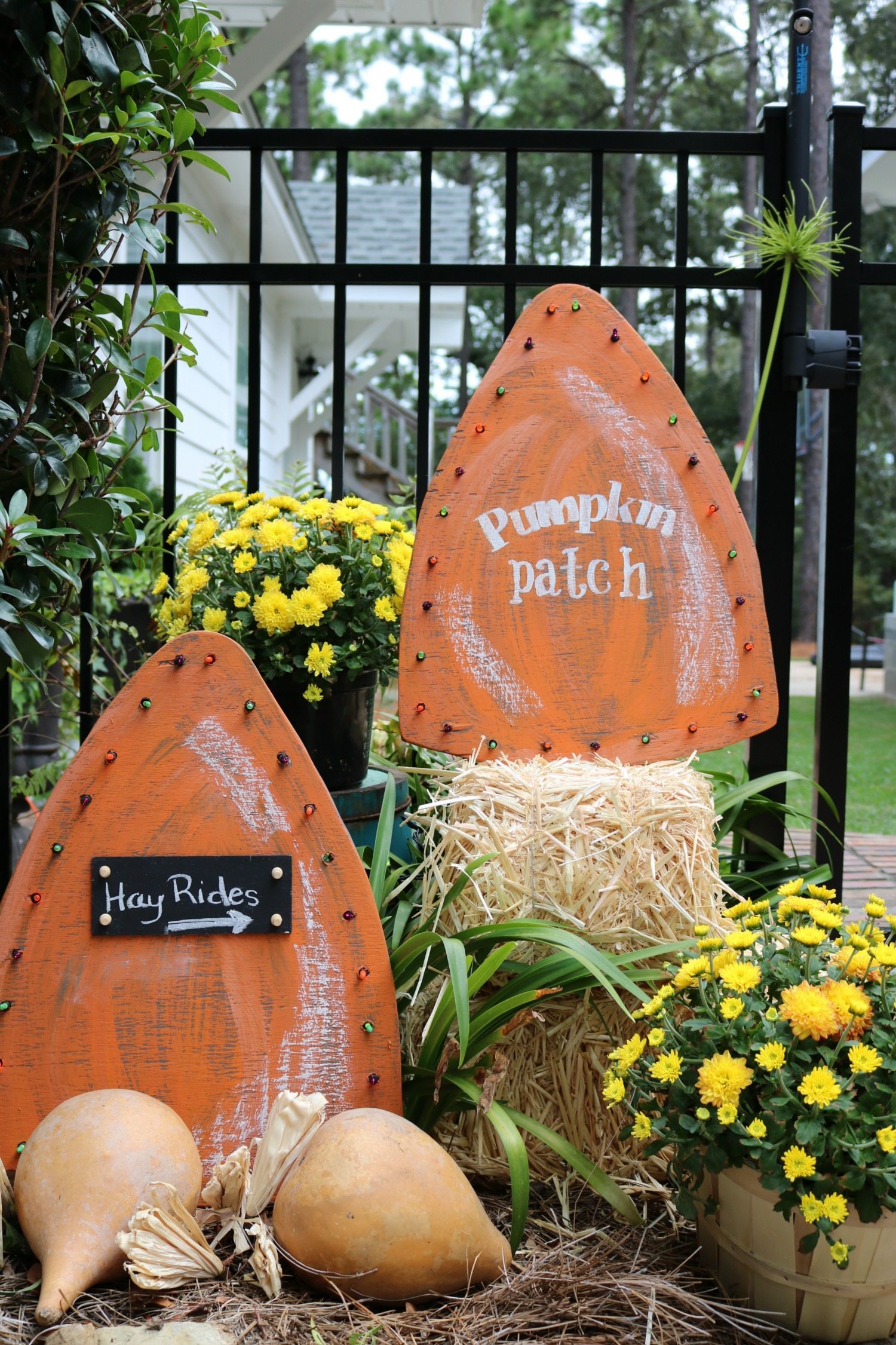 Easy to make and look great fall harvest yard signs