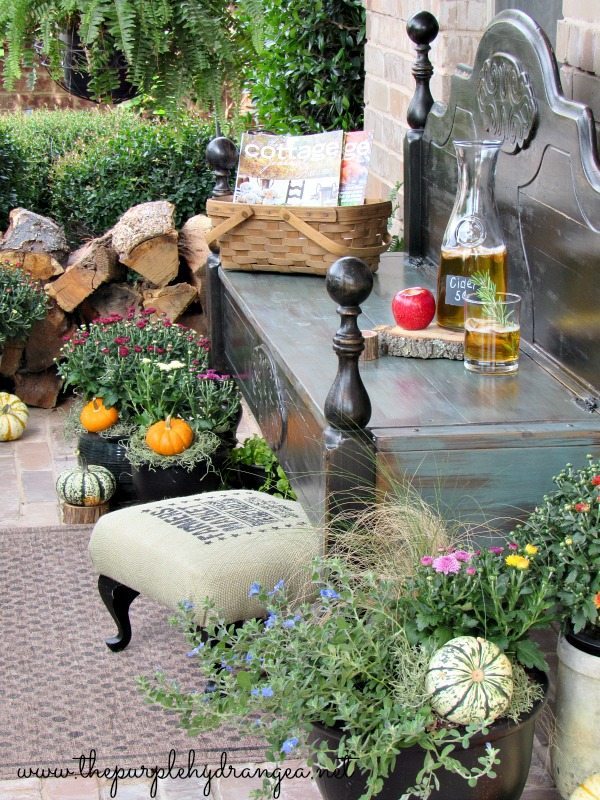 Final-view-of-early-fall-front-porch-decor