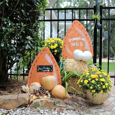 Fun idea for the yard fall harvest signs with lights