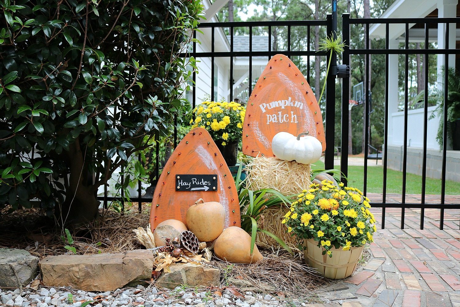 Fun idea for the yard fall harvest signs with lights