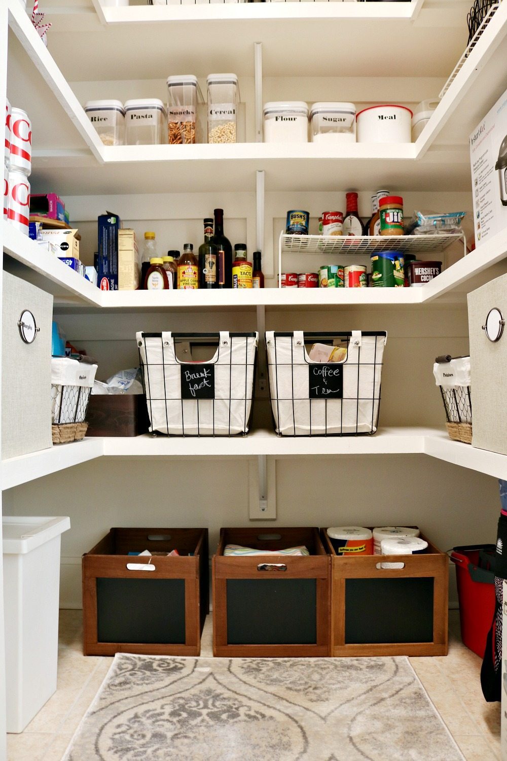 Organize your pantry with containers