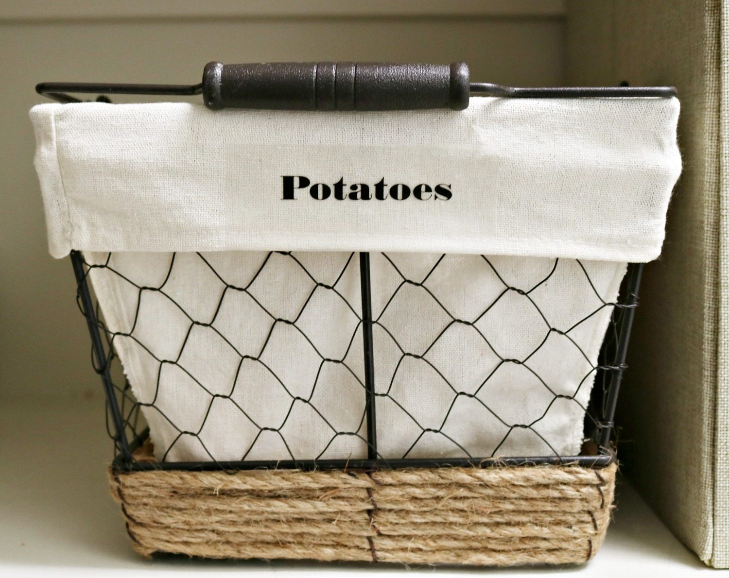 Perfect farmhouse baskets for veggies in the pantry