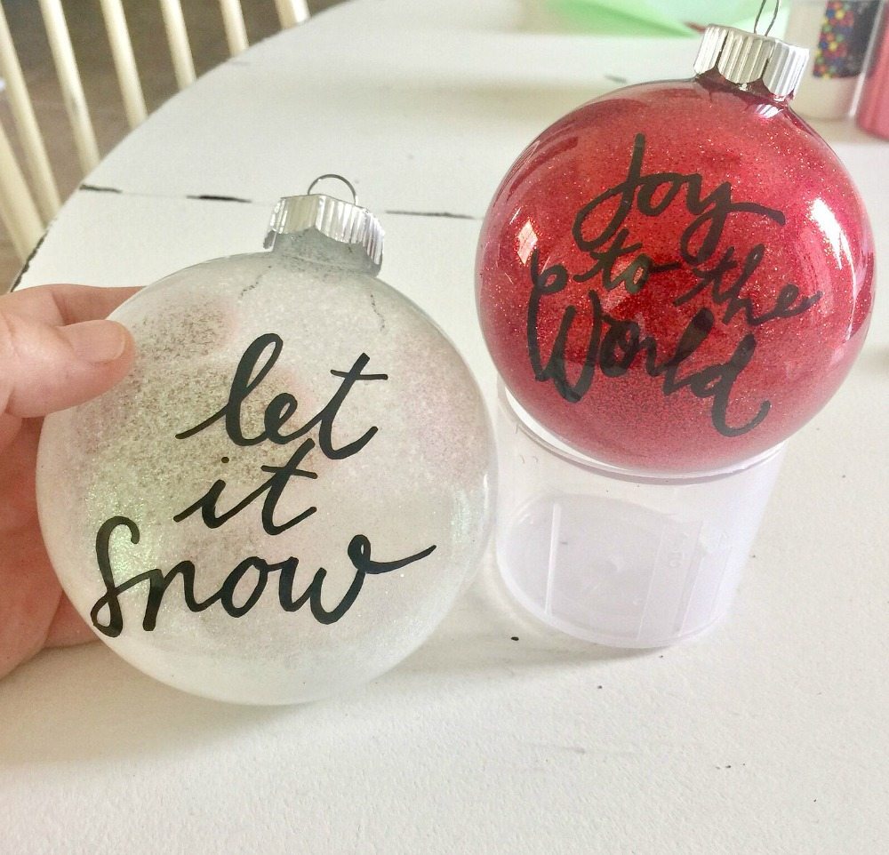Cute ideas for DIY Glitter Christmas ornaments