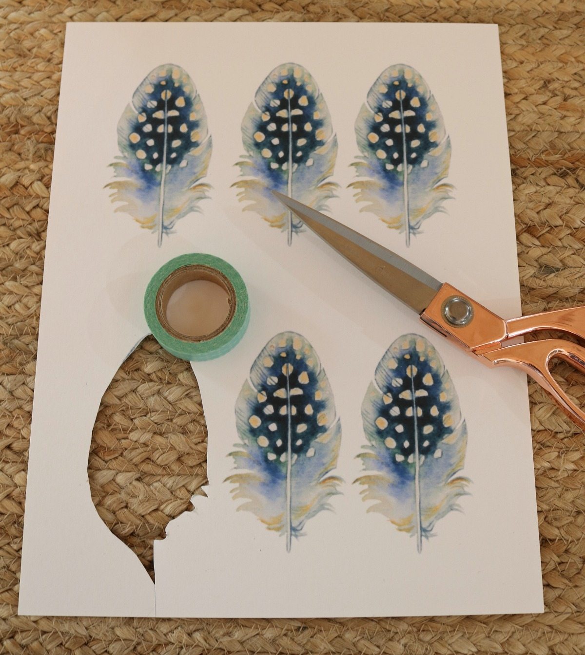 Free feather prints for place cards from Refresh Restyle