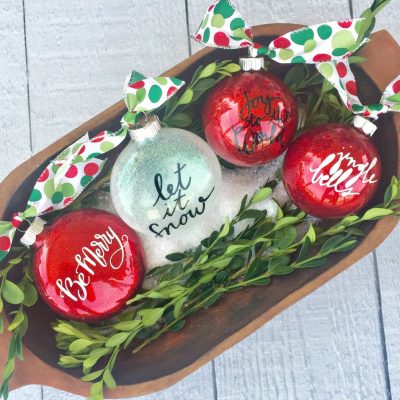 Great idea for Christmas ornaments with glitter and vinyl