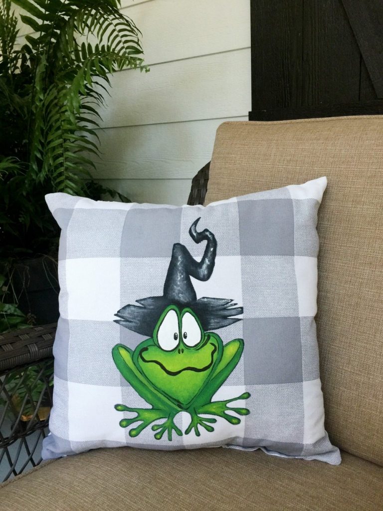 DIY Hand Painted Halloween Pillow Refresh Restyle