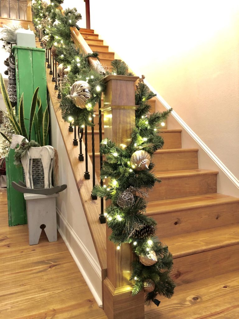 Farmhouse Christmas Tour - Refresh Restyle