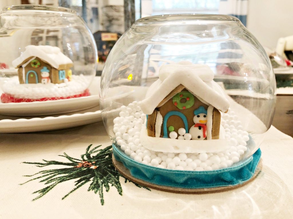 Gingerbread house Snow Globe easy to make