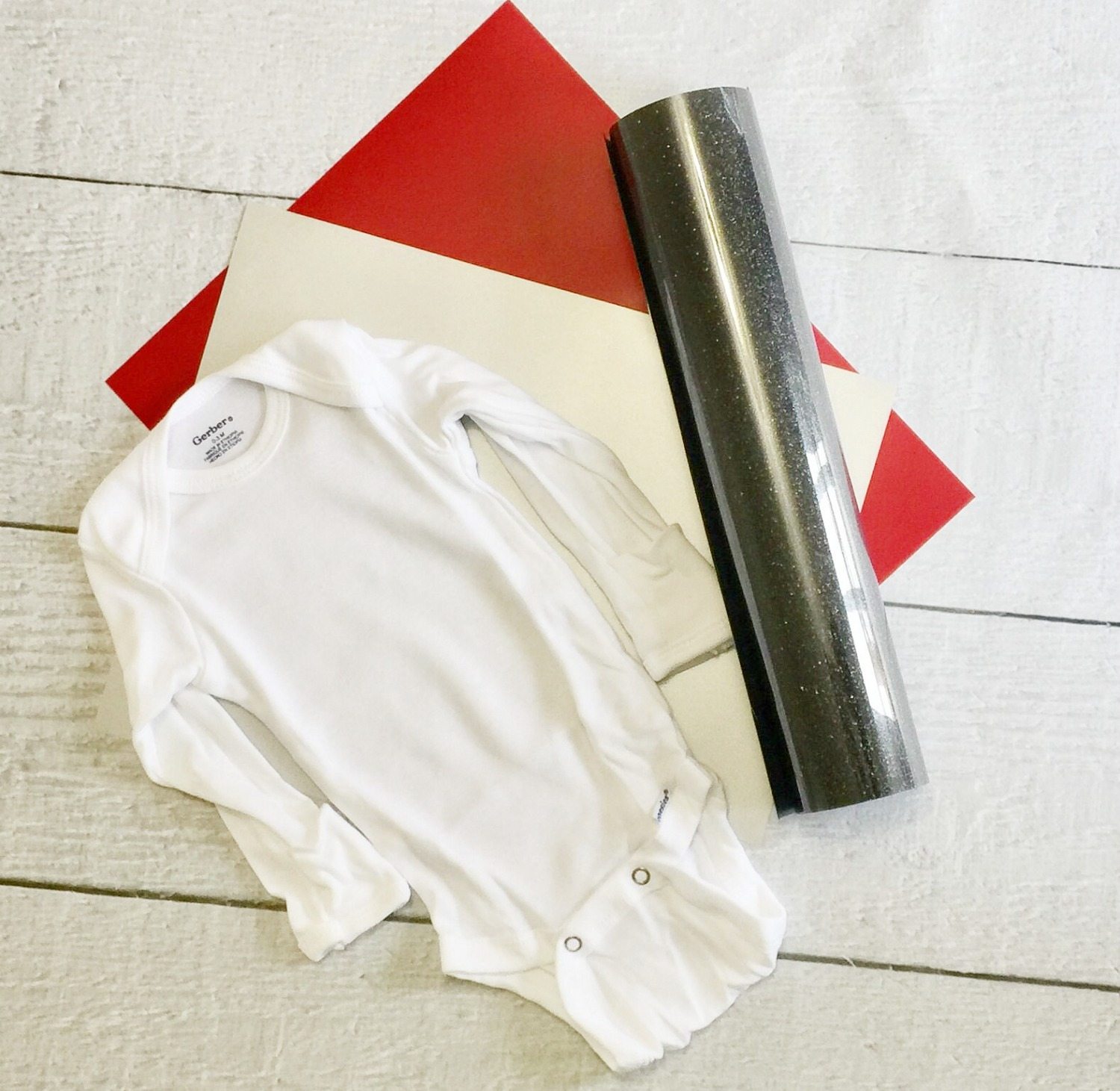 make the cutest Christmas onesie with vinyl