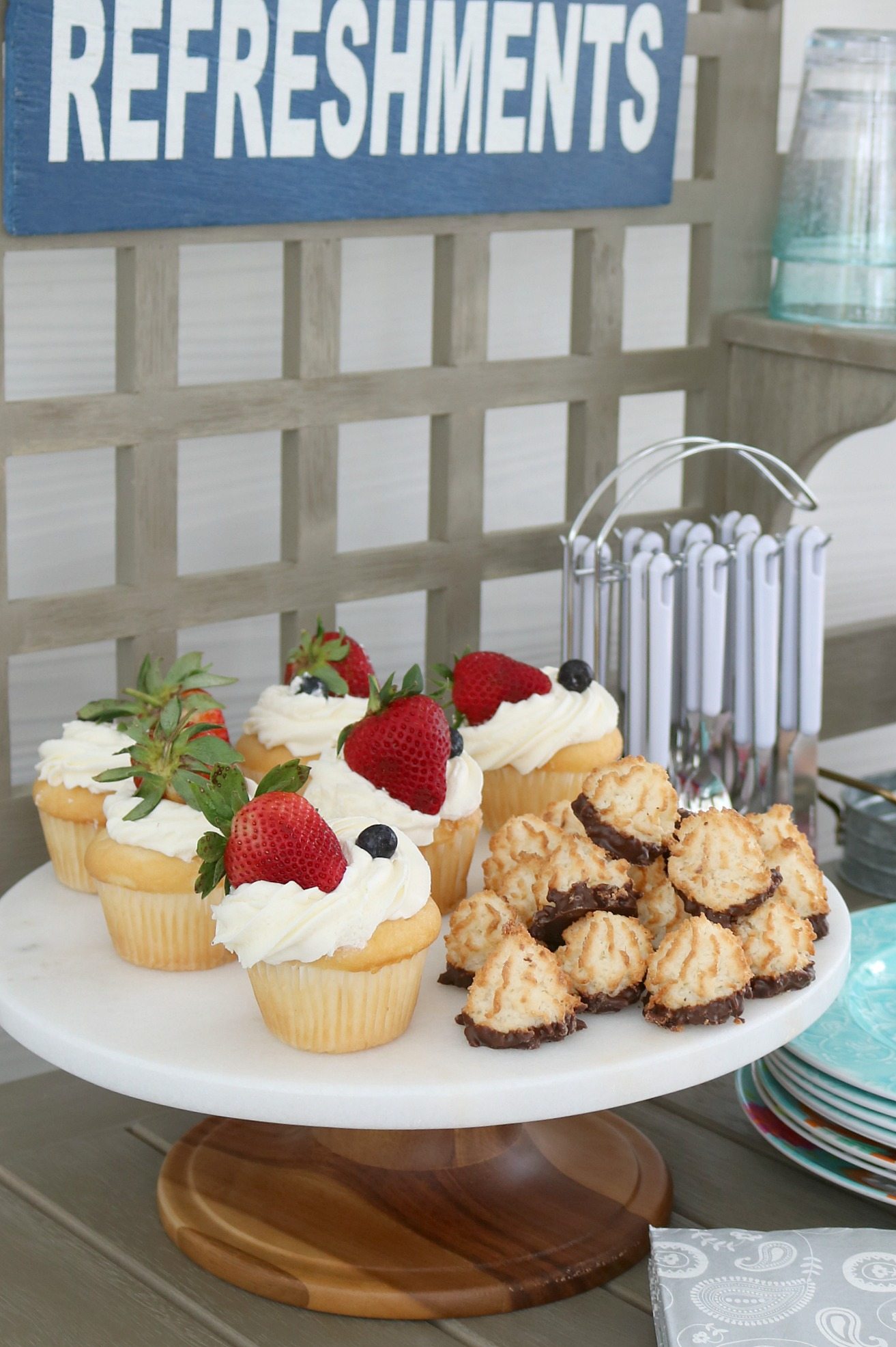 Dessert table using potting bench