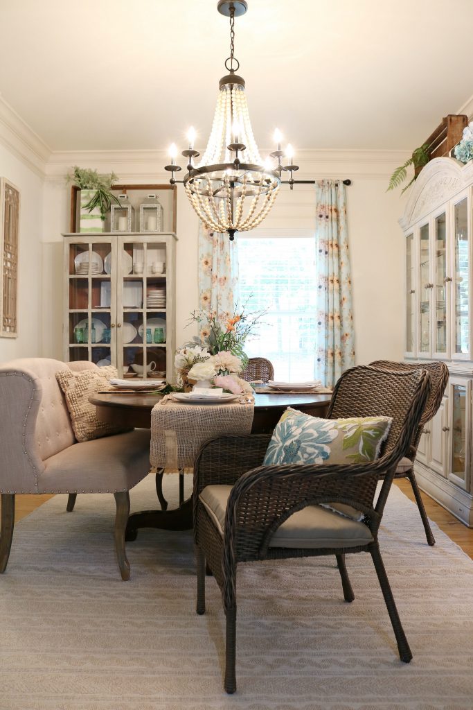 Dining Room Decor For That Casual, Matching Rug Curtains And Pillows