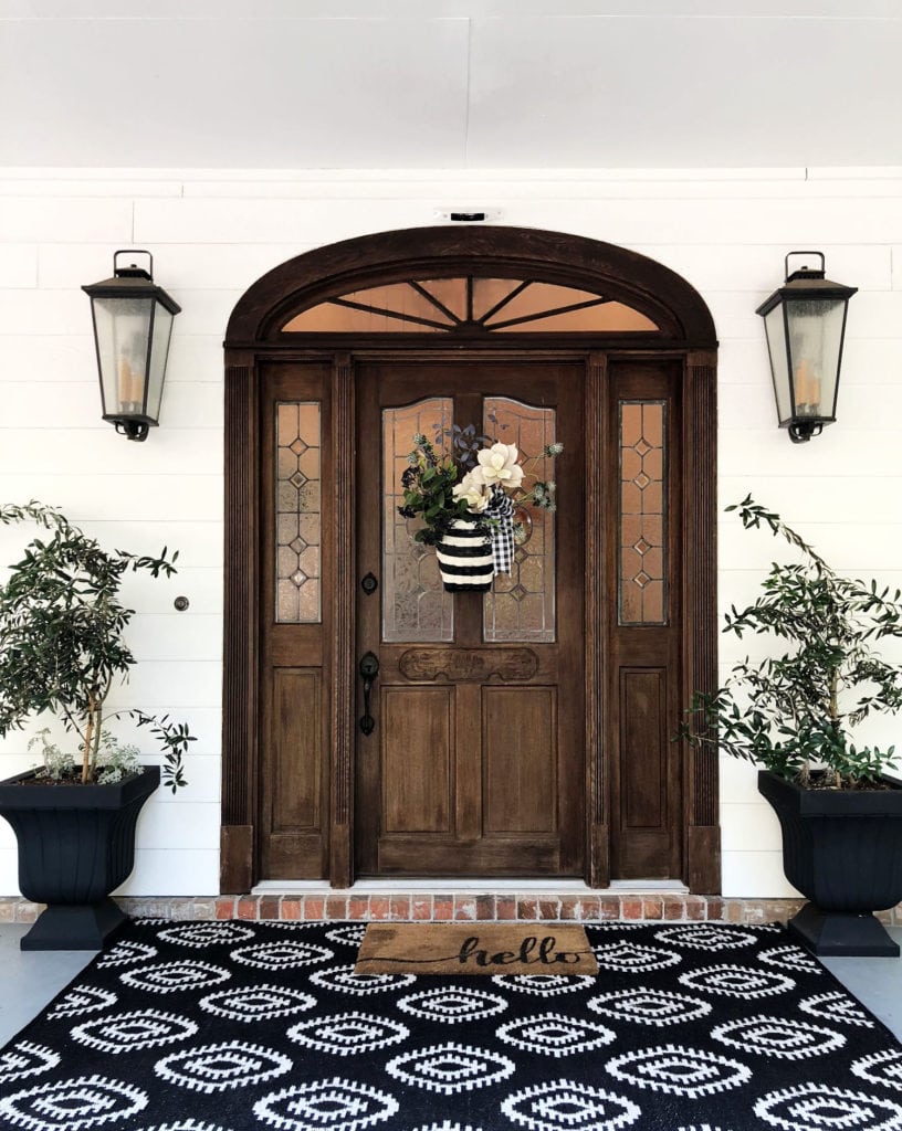 Black and white door decor ideas