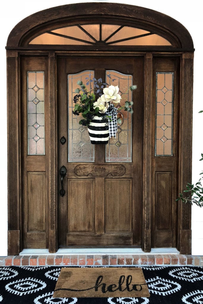 https://refreshrestyle.com/wp-content/uploads/2018/09/DIY-Black-and-white-door-decor-684x1024.jpg