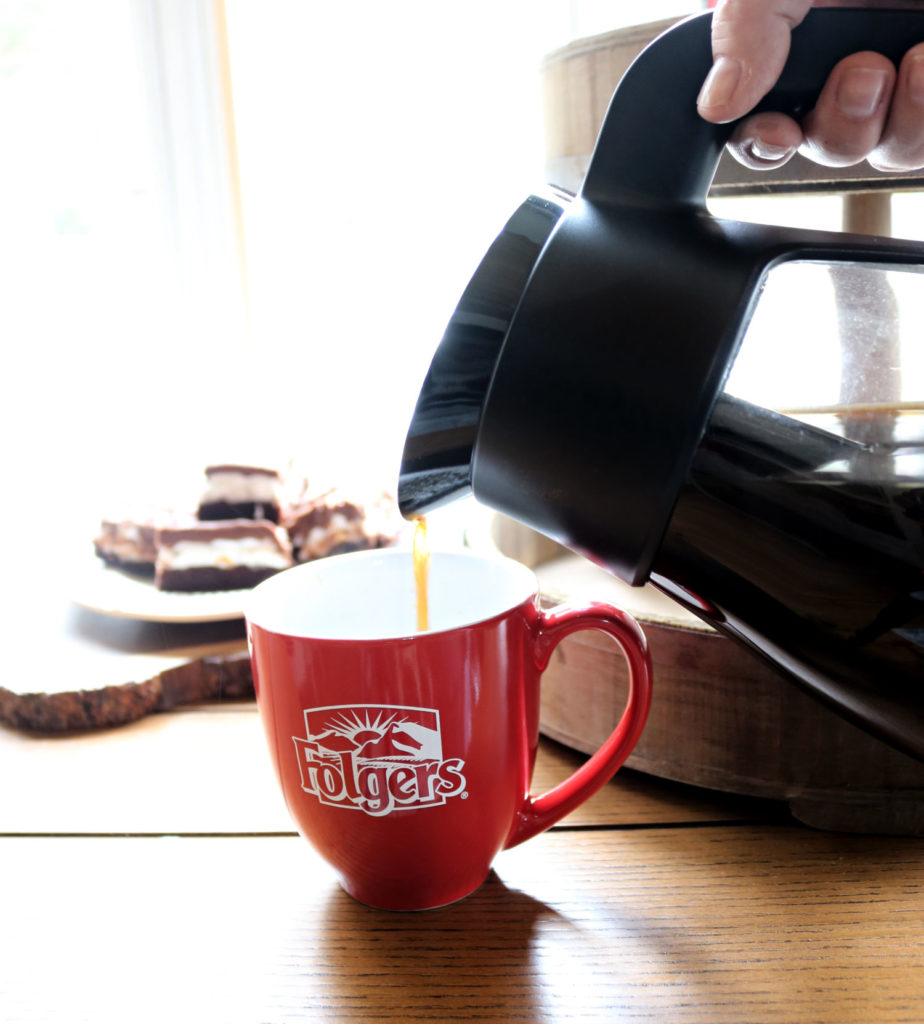 Folgers coffee pour