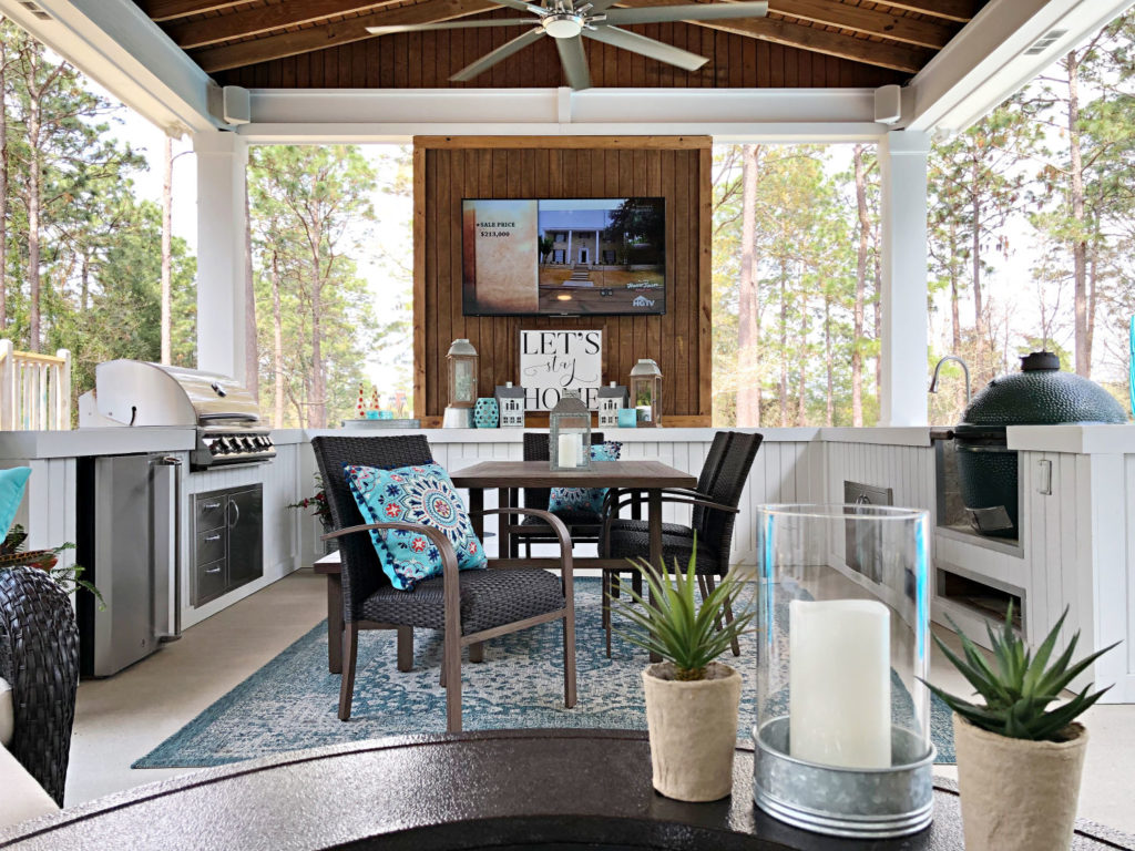 Dining room on the porch