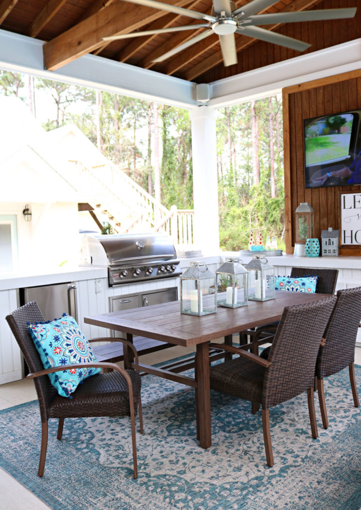 dining space on porch