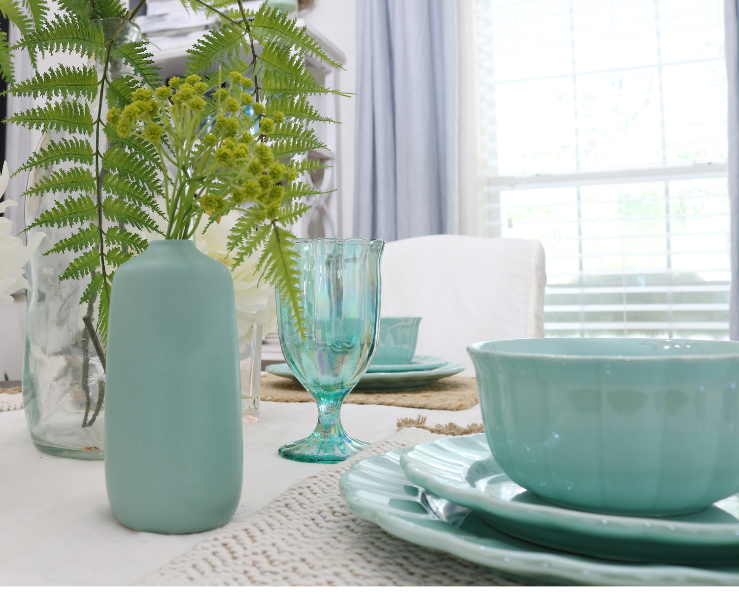 https://refreshrestyle.com/wp-content/uploads/2019/08/bud-vase-vintage-dining-room.jpg