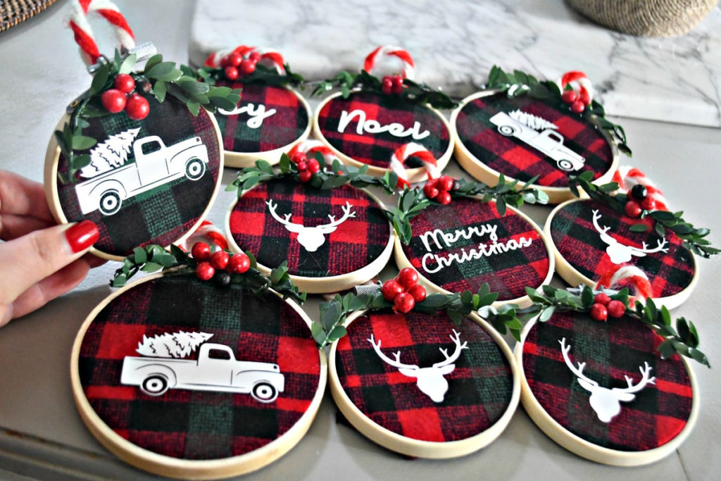 DIY Embroidery Hoop Ornaments 